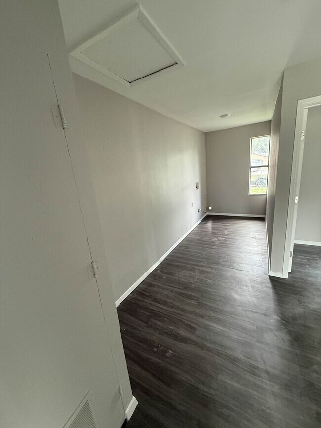 Building Photo - 6800 Bryonwood Dr