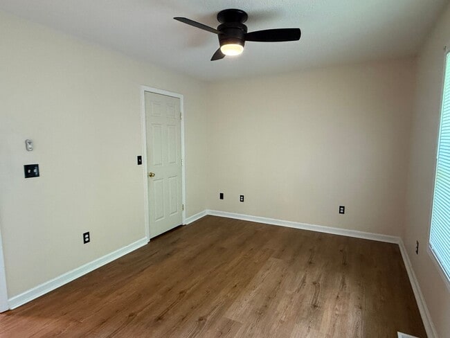 Building Photo - 129 Meadowlark Drive