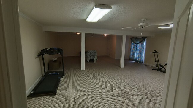 Building Photo - 423 Brightwood Dr