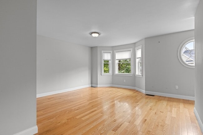 Building Photo - 129 Acton St