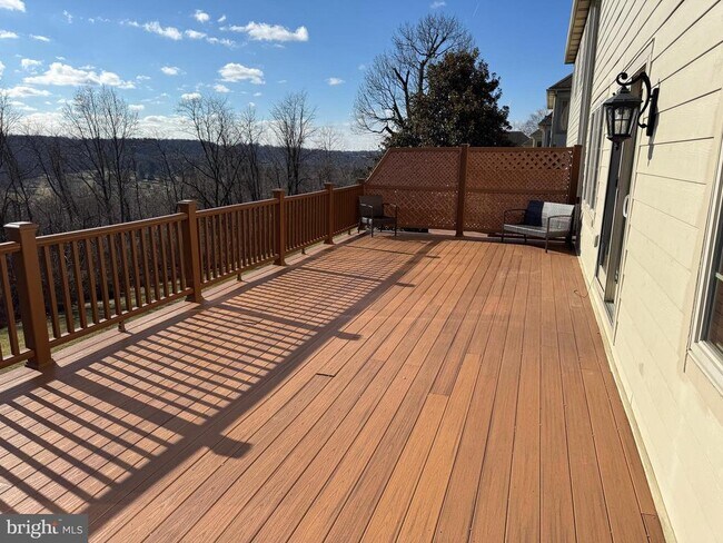 Building Photo - 327 Overlook Ln