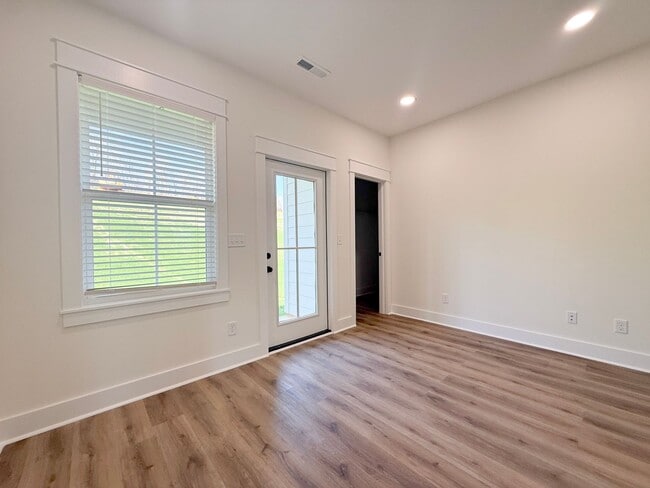 Building Photo - Fuller Style - Spacious 3-Bedroom Townhome with Pool and Pickleball Court