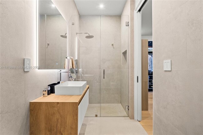 Building Photo - 2015 Country Club Prado