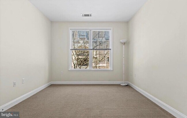Building Photo - 200 W Elm St