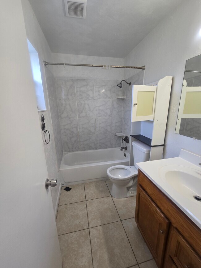 Building Photo - 9231 Antrim St