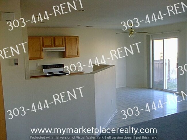 Building Photo - Spacious Two Story Home