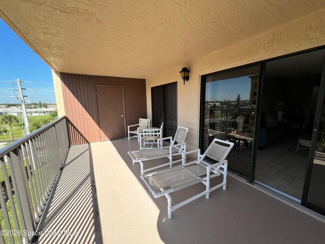 Building Photo - 8494 Ridgewood Ave