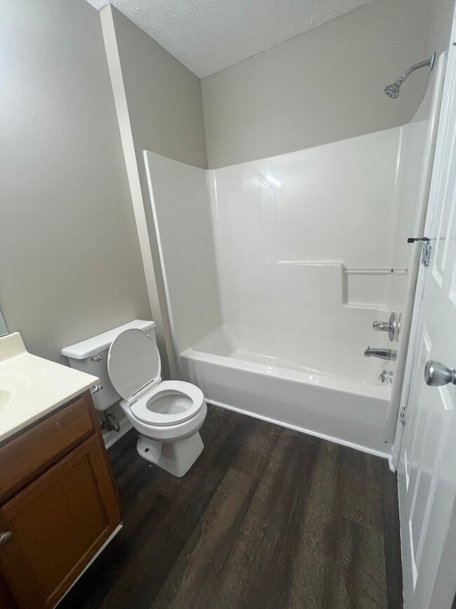 Building Photo - Four bedroom home in Plum Springs with fully finished basement