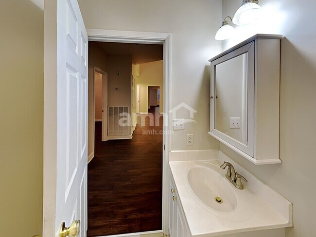 Building Photo - 1707 Arrow Head Dr