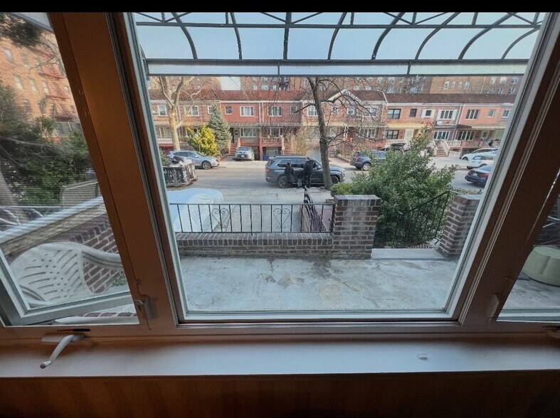 Building Photo - 105-37 65th Rd