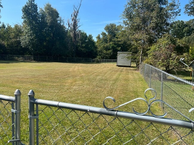 Building Photo - Beautiful Home in Indian Creek