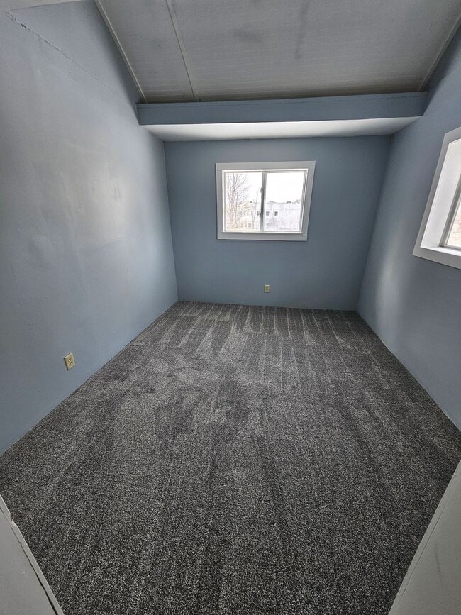 Building Photo - 3 bedroom single family home MILLCREEK