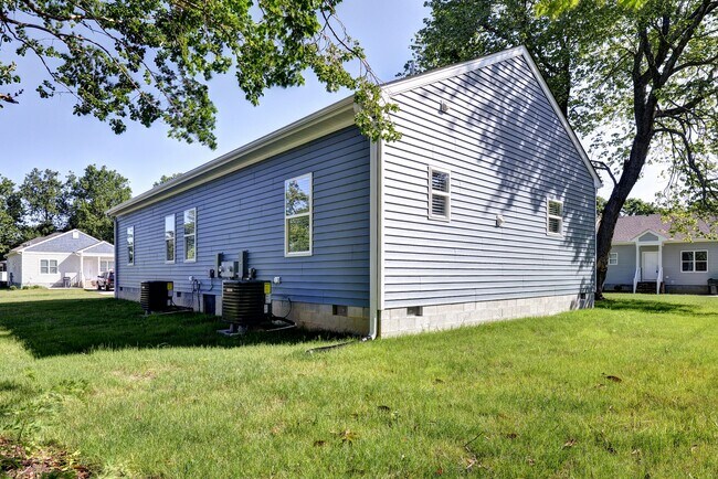 Building Photo - 102 Magruder Ave