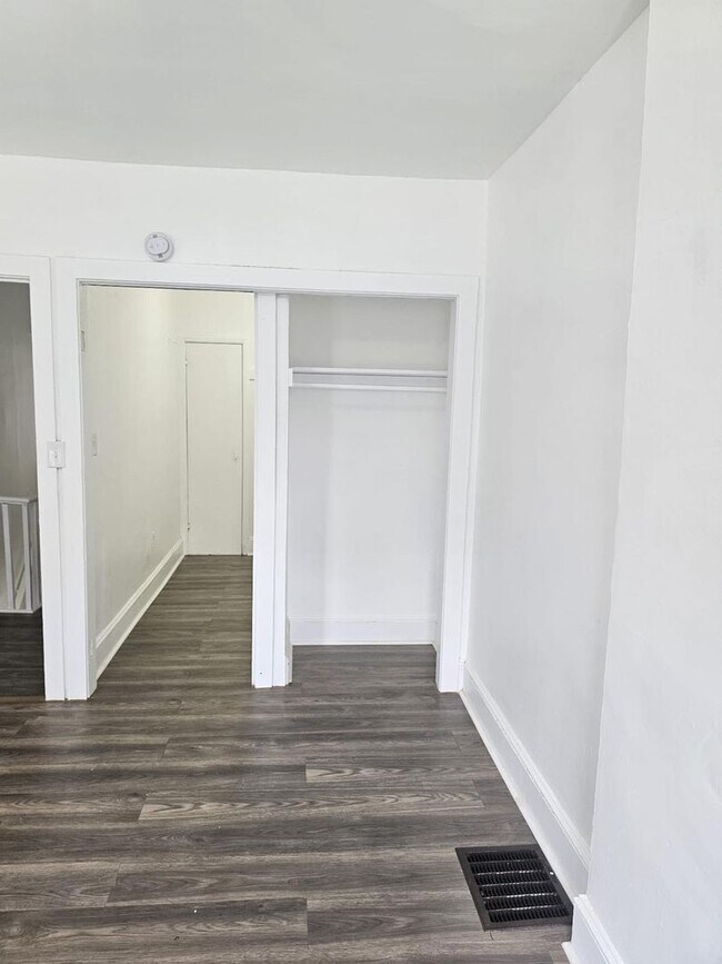 Building Photo - 3 bed 1 bath
