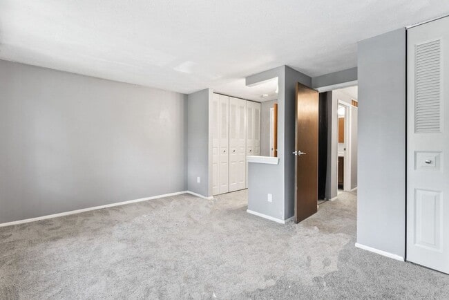 Building Photo - Special Offer – One Week Free Rent!