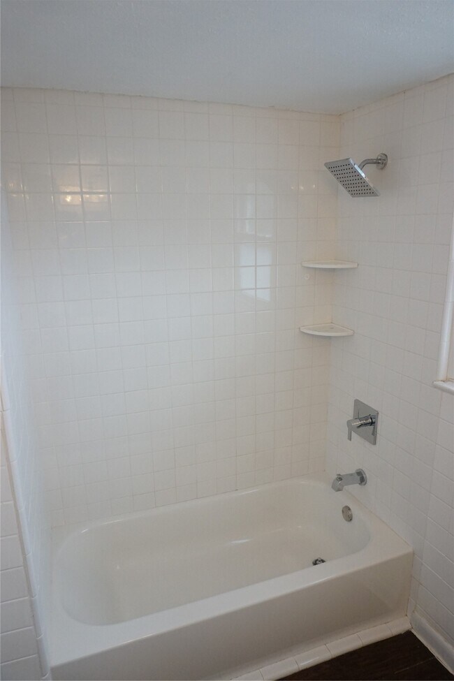 Building Photo - 1906 Ridgewood St