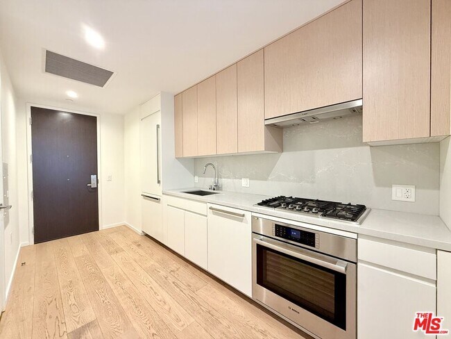 Building Photo - 877 Francisco St