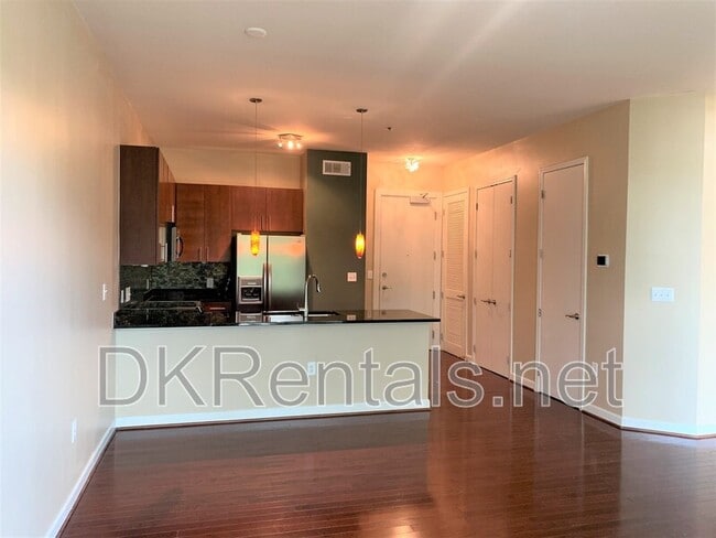 Building Photo - 711 Cosmopolitan Dr NE