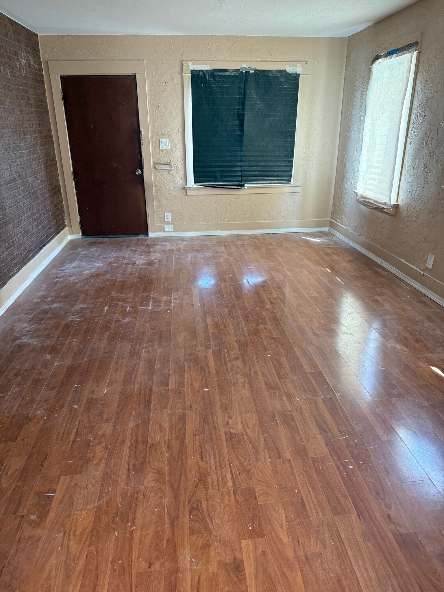 Living Room - 523 N Willow Ave