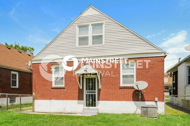 Building Photo - 3 Bedroom Pet-Friendly Home in Louisville, KY with Main Street Renewal