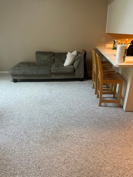 Building Photo - 313 Woodside Dr