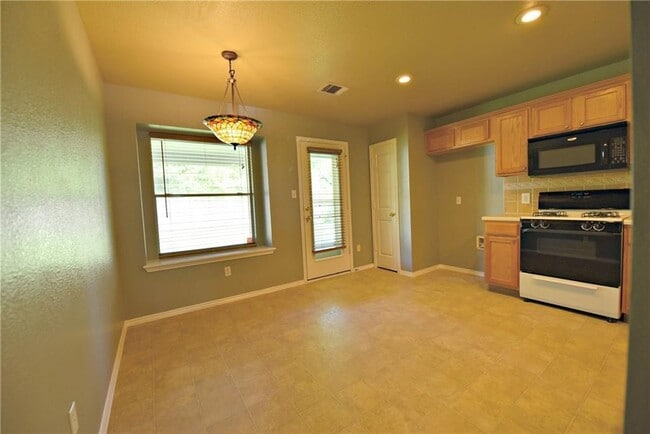 Building Photo - 2813 Greenlee Dr