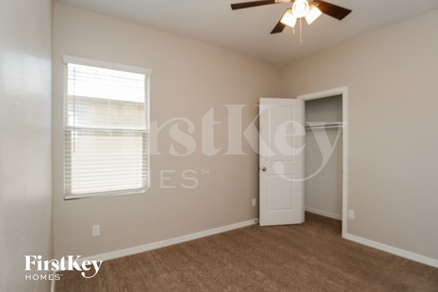 Building Photo - 354 W Powell Dr