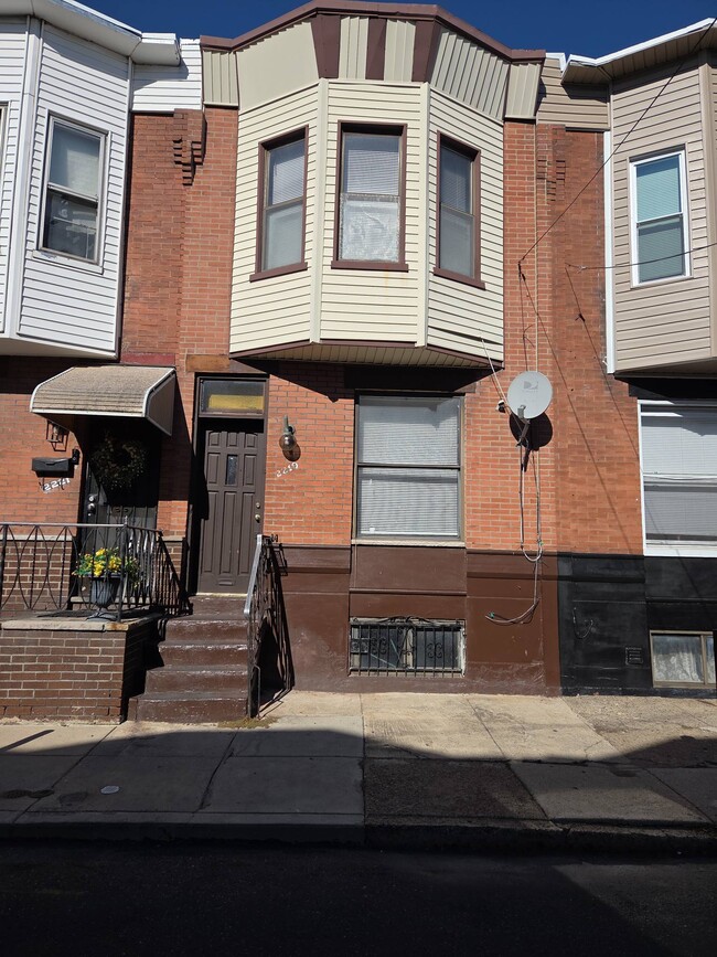 Building Photo - 2219 Winton St