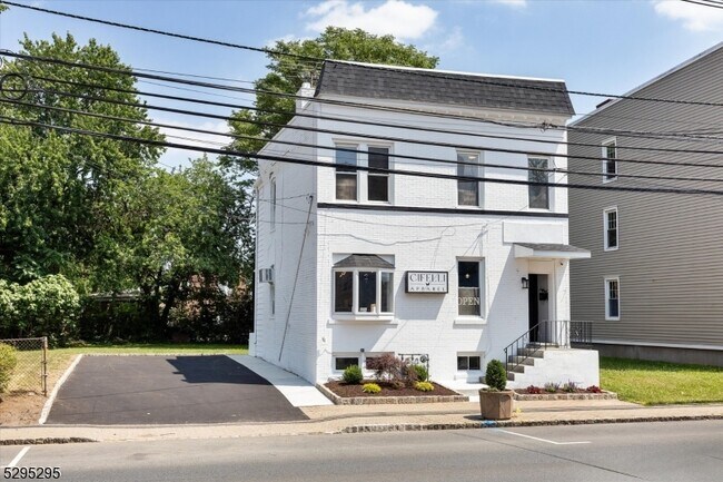 Primary Photo - 78 Franklin Ave