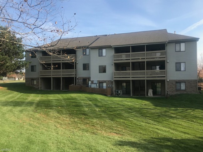 Building Photo - 2600 Woodmeadow Dr SE