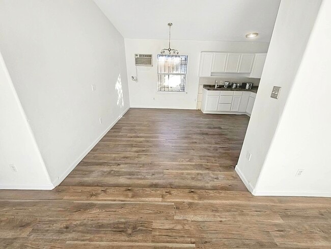 Building Photo - 11914 Kingslake Forest Dr