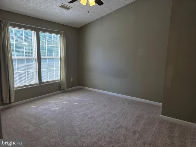 Building Photo - 705 Pine Drift Dr