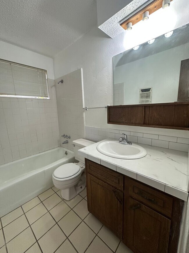 Building Photo - 4808 S Dimple Dr