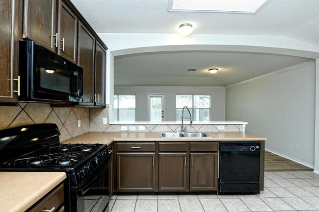 Building Photo - 2112 Mir Woods Dr