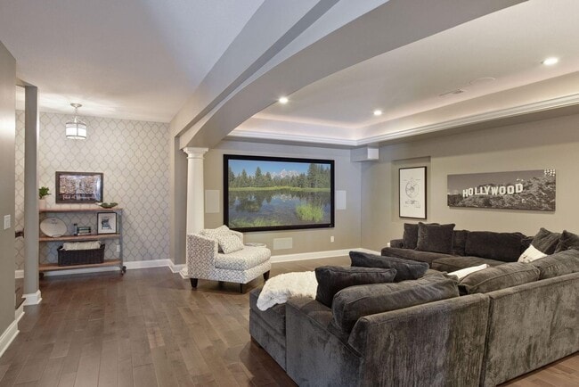 Building Photo - Luxury Living in Minnetonka – 6BR Home in Prime  Location