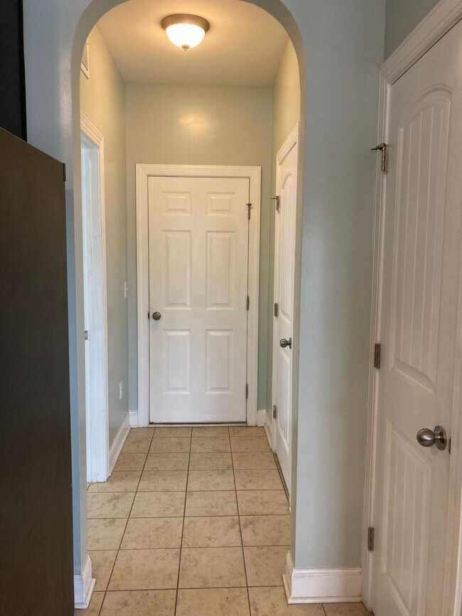 Building Photo - Immaculate 5 Bedrooms, 3.5 Bath Home Located Minutes from Shopping- Easy Commute to Sanford, Ft. ...