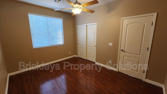 Building Photo - 410 N Bell Pl