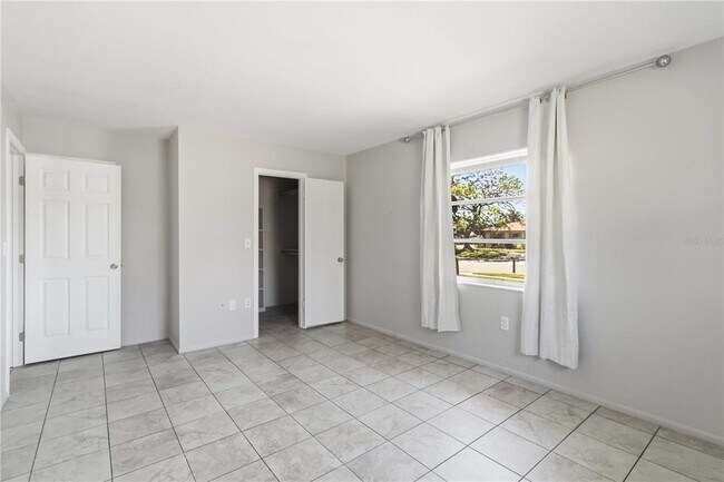 Building Photo - 304 Lantana Ave