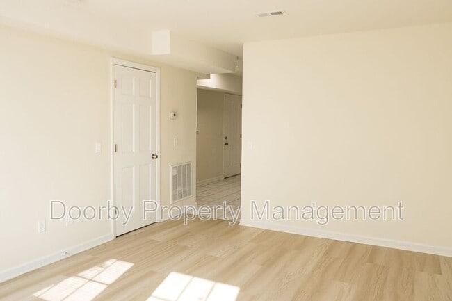 Building Photo - 3627 6th Ave