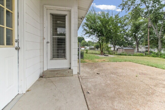 Building Photo - 2615 Flamingo Dr