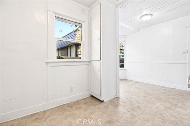 Building Photo - 316 W Kenneth Rd