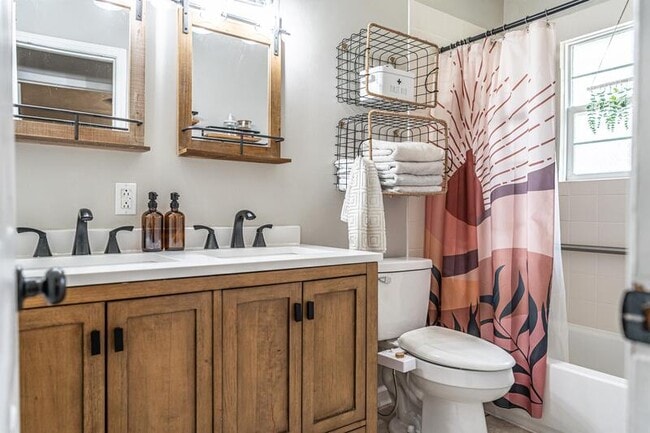 Building Photo - 595 Midway Rd