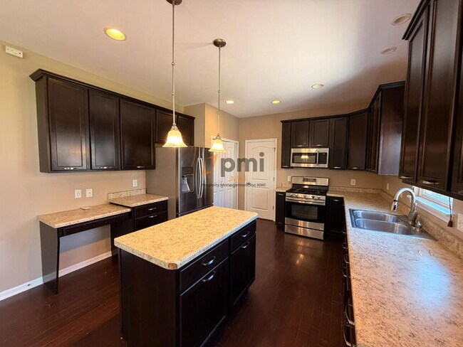 Building Photo - 2707 Westwind Dr