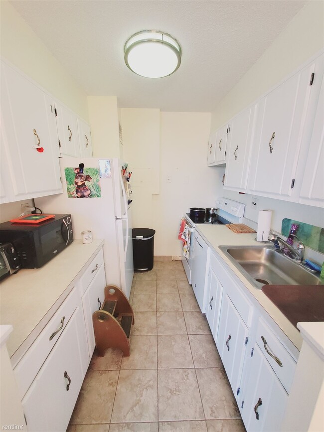 Primary Photo - 1 br, 1 bath Condo - 44 Strawberry Hill Av...