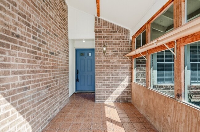 Building Photo - 3404 Plantation Rd