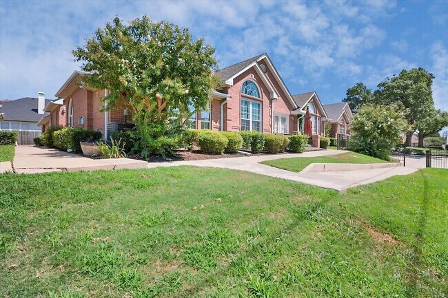 Building Photo - 2313 Ragland Rd