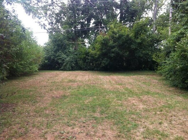 Building Photo - AVAILABLE MID-JUNE!