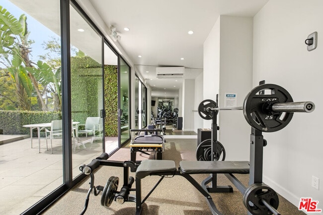 Building Photo - 8787 Shoreham Dr