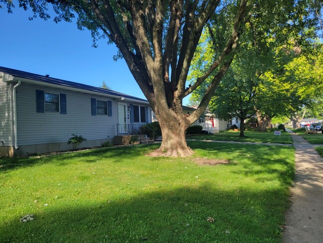 Building Photo - Your Dream Home Awaits: Spacious 4 Bed/2 B...