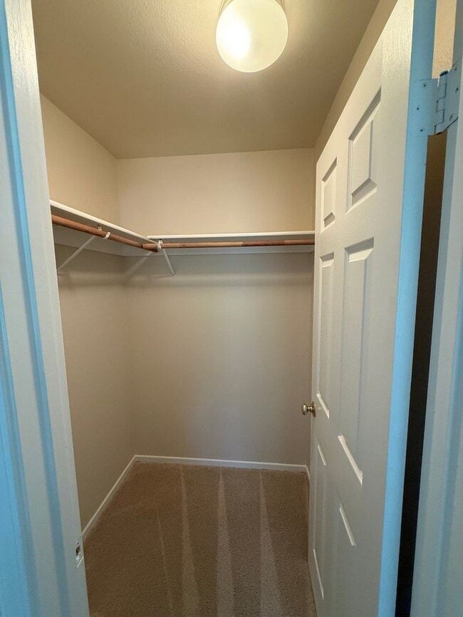 Building Photo - 1208 Hidden Creek Pl